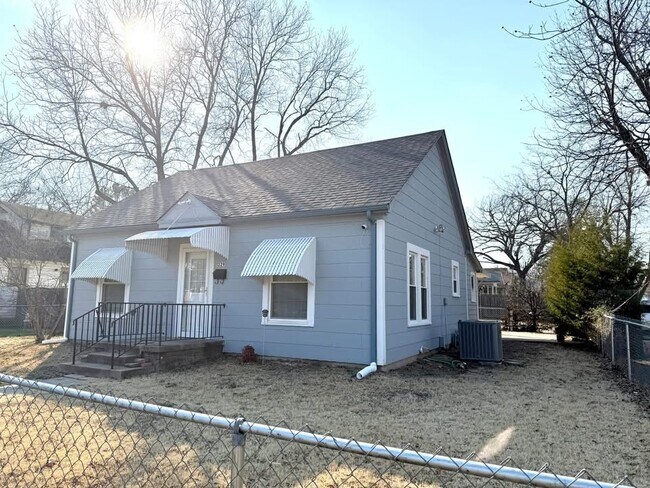 Building Photo - 1329 Hargrove St