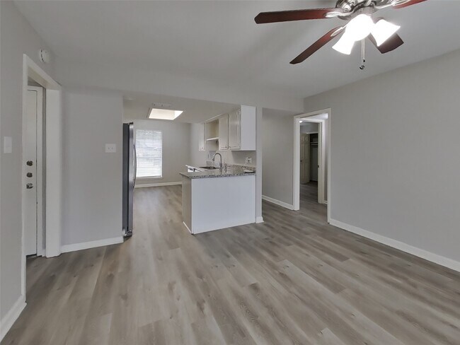 Building Photo - 9007 Gauguin Dr