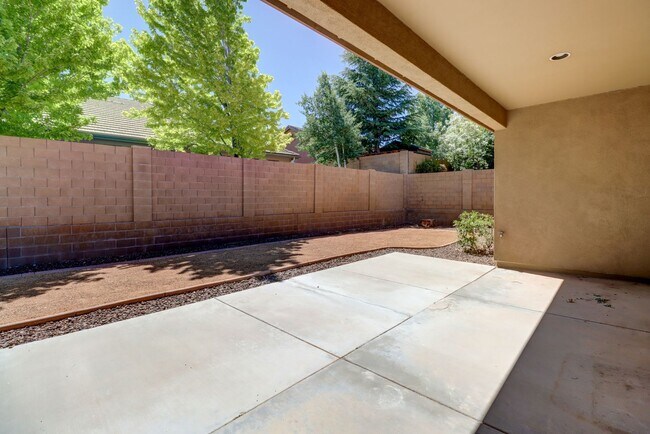 Building Photo - Beautiful 4 bedroom 2 bathroom home in Prescott!