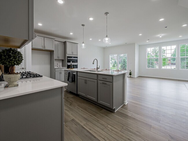 Building Photo - AVAILABLE NOW! Modern Comfort Meets Everyd...