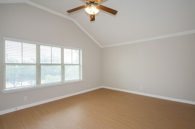 Building Photo - 1620 Bryant Dr