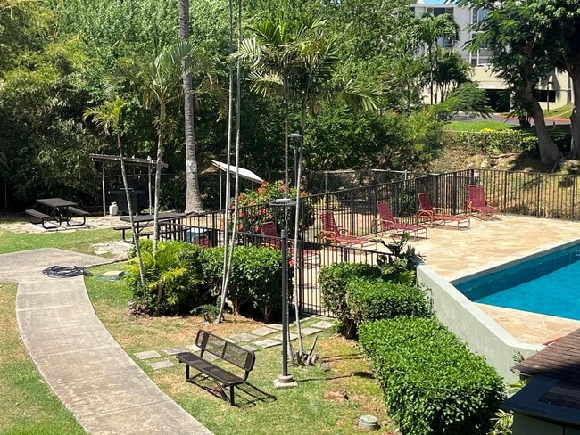 Building Photo - Pearl Regency 1 bedroom, 1 bath condo, wit...