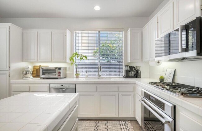 Building Photo - Homes Management - Carlsbad Home