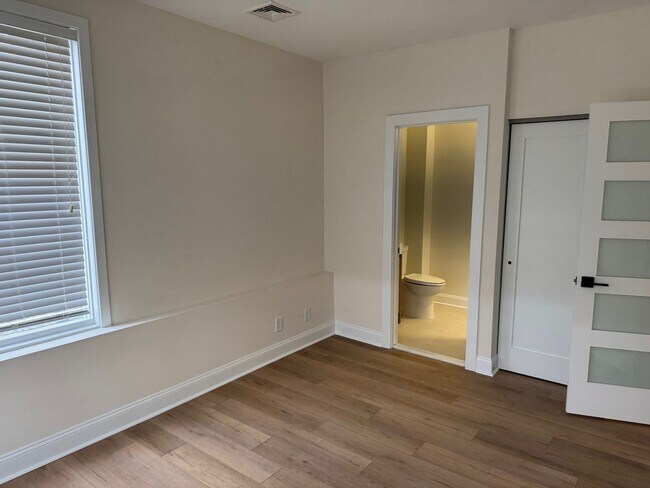 Building Photo - Nob Hill 2 Bedroom 2 Bath renovated Condo in Manayunk for rent $2,495/month