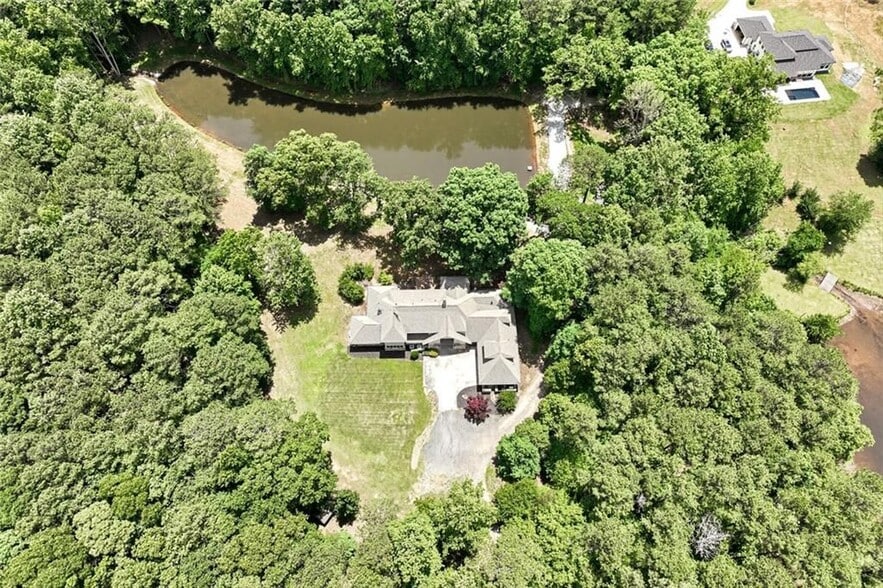 Building Photo - 3735 Smithtown Rd