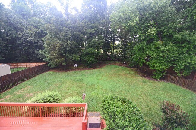Building Photo - Wonderful and Spacious 3 bedroom home 2.5 bath in High Point with 2 car garage and large fenced-i...