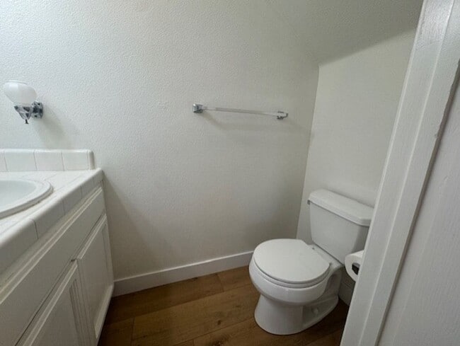 Building Photo - Newly Remodeled and Spacious 4 Bedroom Tow...