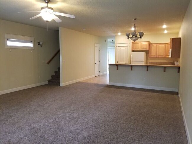 Building Photo - Great Southeast Boise Location!