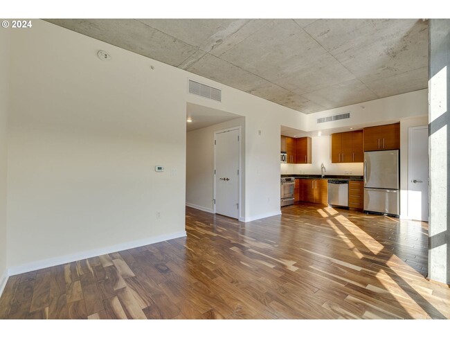 Building Photo - Modern Condo in NW District, Portland! On ...