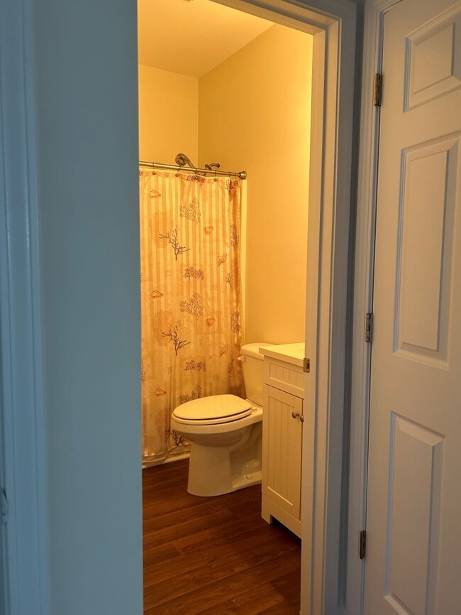 Building Photo - 2099 Oak St