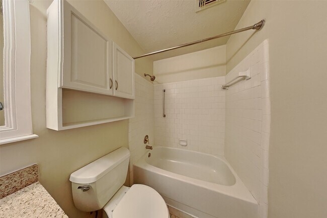 Building Photo - 20 Early Dawn Ct