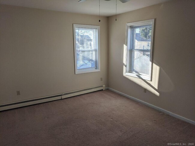 Building Photo - 42 Ferris St
