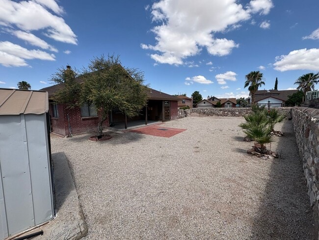 Building Photo - WEST SIDE HOME FOR RENT