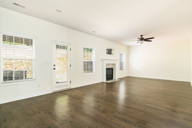 Building Photo - West Knoxville 37932 - 4 bedroom, 2.5 Bath home - Contact Sharon Arnwine (865) 313-7215