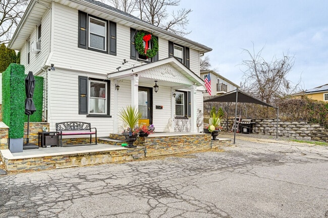 Building Photo - 5 Terrace Pl