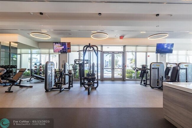 Building Photo - 17301 Biscayne Blvd