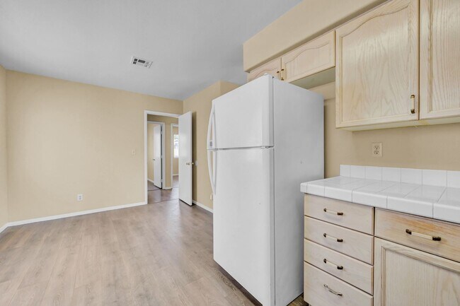 Building Photo - N Las Vegas Single Family Home - New Paint and LVP Flooring