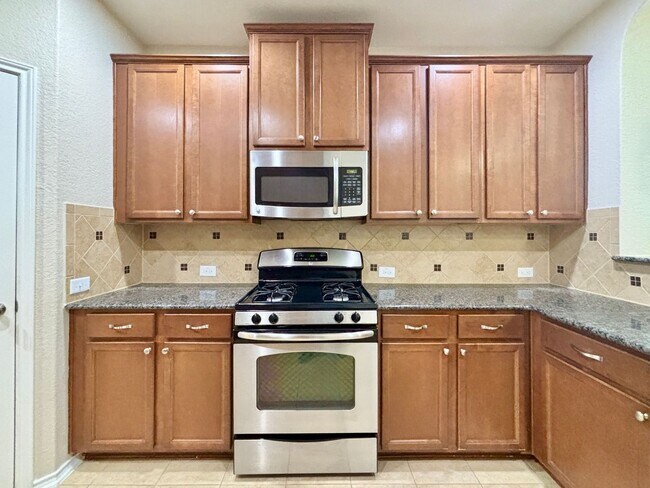 Building Photo - Welcome to this Big & Beautiful! 5 bed/3.5...