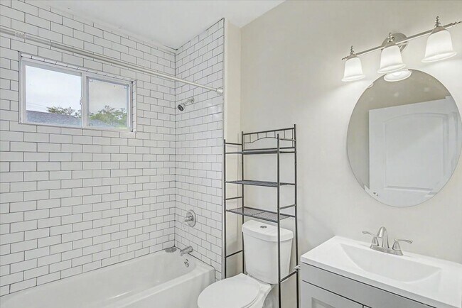 Building Photo - Downtown 2 bedroom Condo