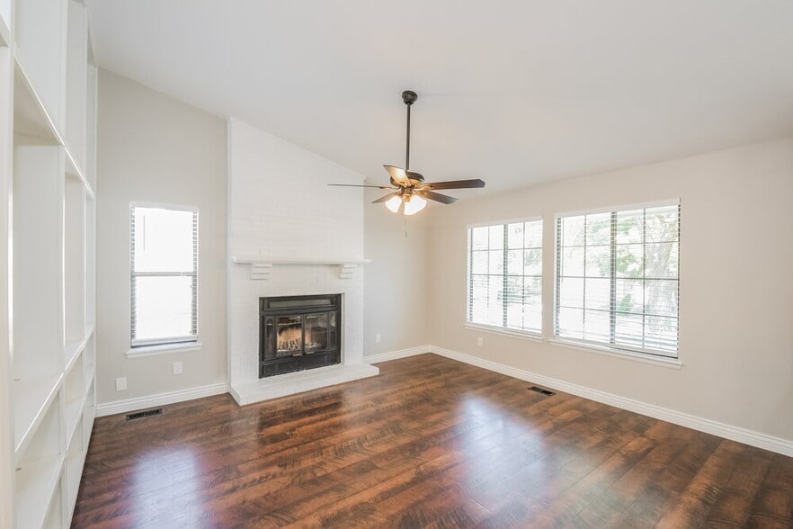 Building Photo - 514 Timberline Pl