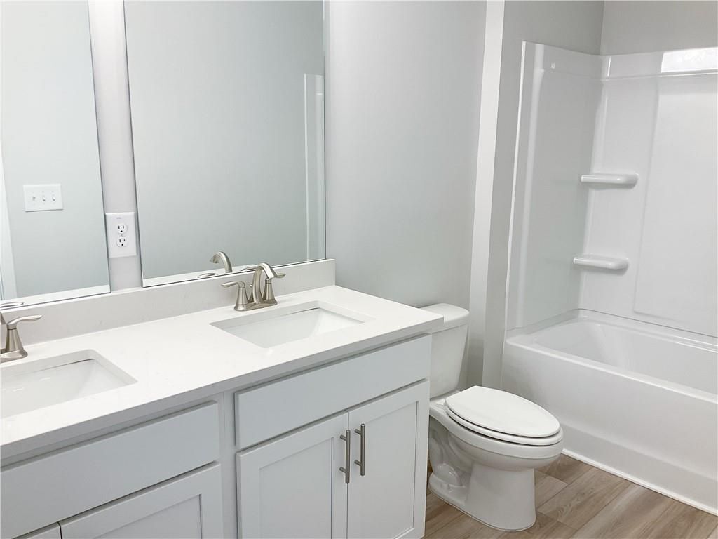 Building Photo - 483 Crown Dr