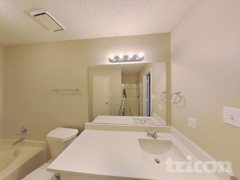 Building Photo - 327 Moss Hill Dr