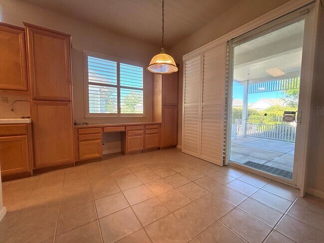 Building Photo - Gorgeous 3 Bed 2.5 Bath with SOLAR! 55+ Community