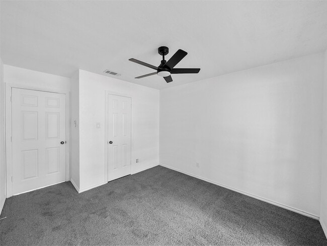 Building Photo - 2219 N Lake Trail