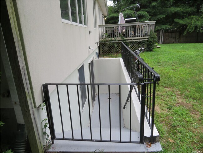 Building Photo - 33 Pine Cone Ln