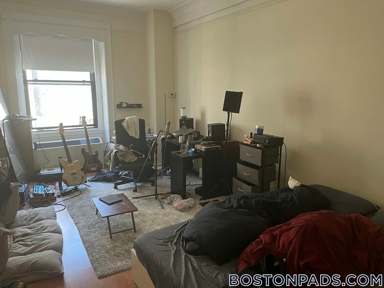 Building Photo - 62 Boylston St