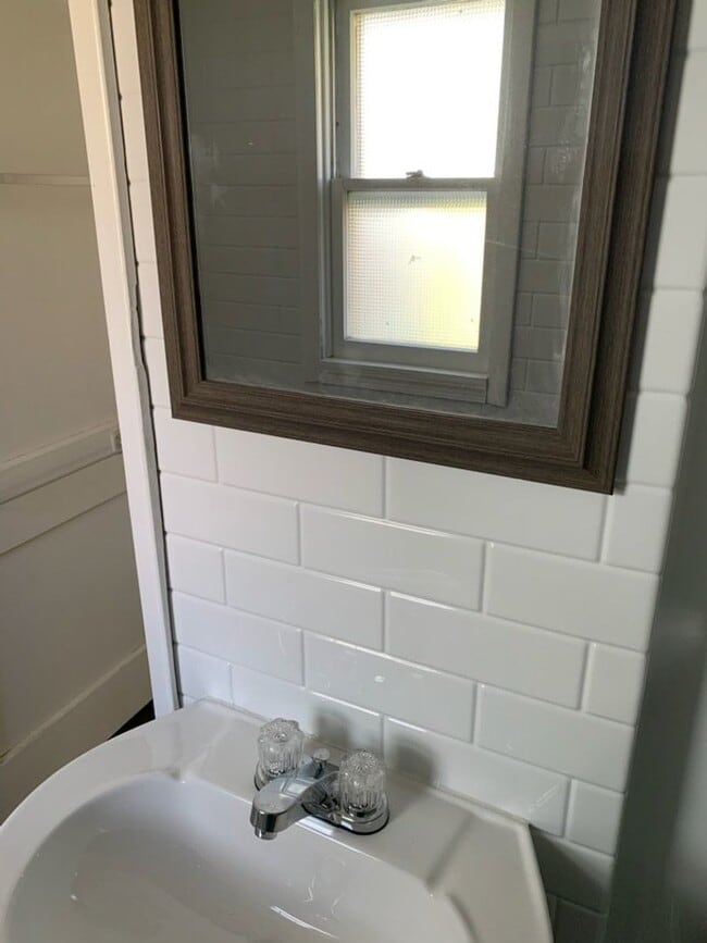 Building Photo - 2BR home in Bangor available 10/5/25!