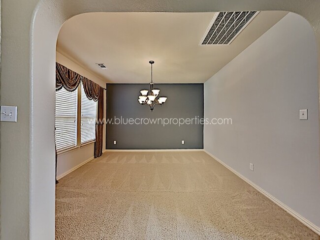 Building Photo - 1917 Lawnview Dr