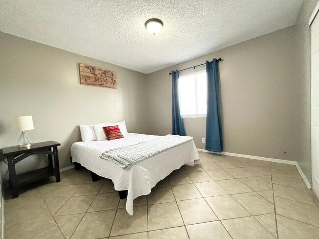 Building Photo - 429 Longtree Ave