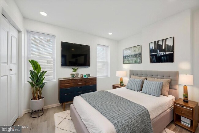 Building Photo - 4926 W Thompson St