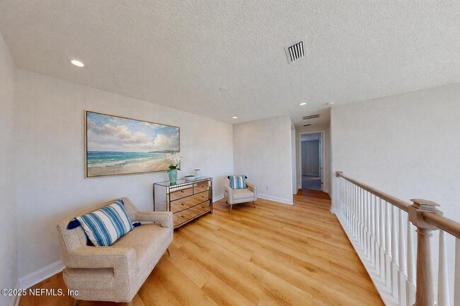 Building Photo - 19 Spinney Ln