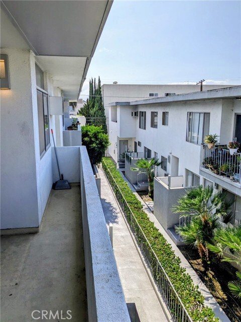 Building Photo - 11942 Darlington Ave