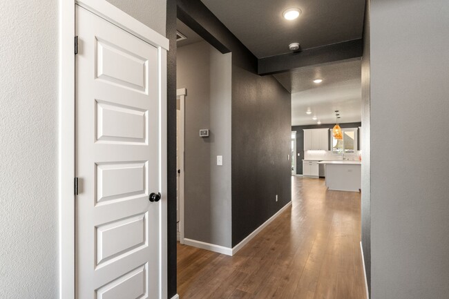 Building Photo - For Rent – Beautiful 3 Bedroom, 2 Bathroom...
