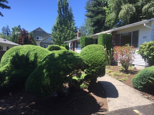 Building Photo - 2817 SW Multnomah Blvd