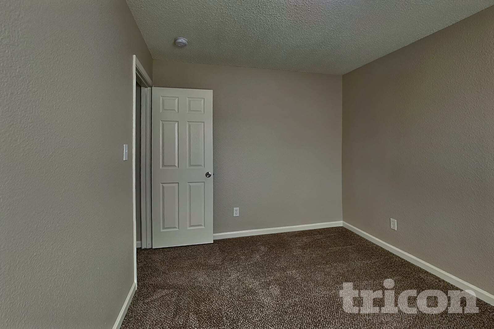 Building Photo - 2880 Lakestream Dr