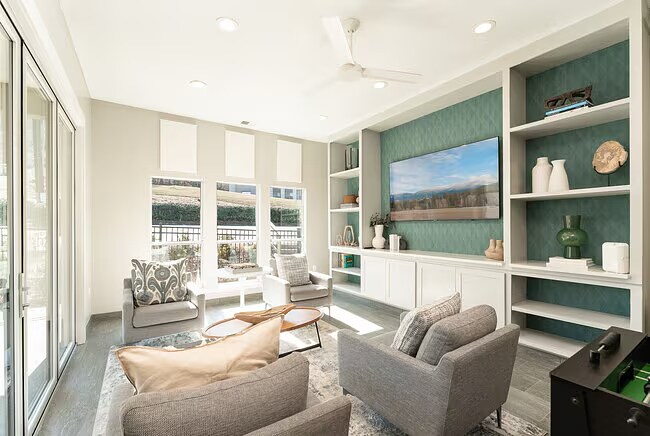 Building Photo - 302 13th St S