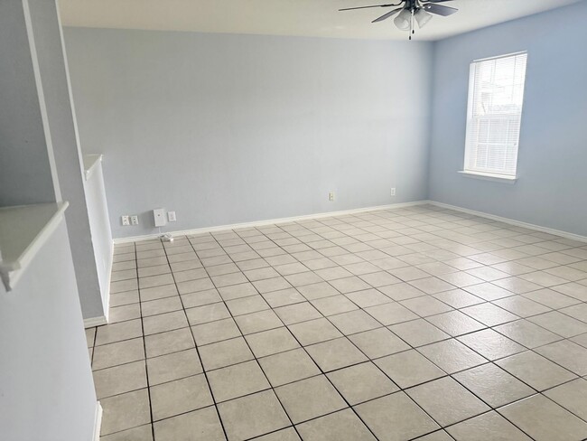 Building Photo - 10607 Shaenview