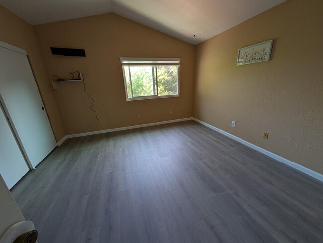 Building Photo - 991 Stanislaus Way