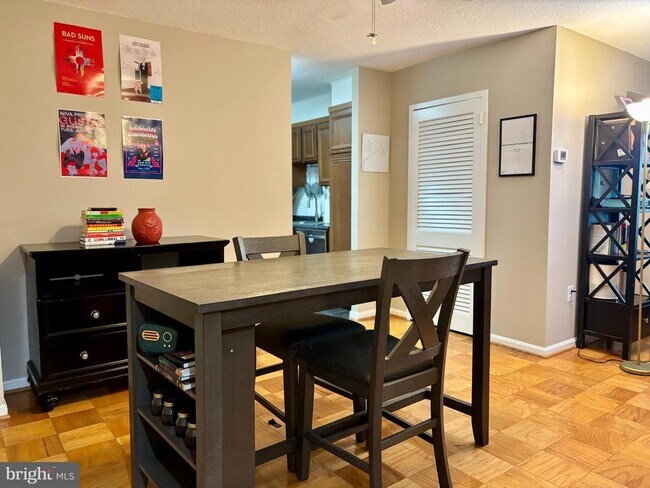 Building Photo - 1300 Army Navy Dr