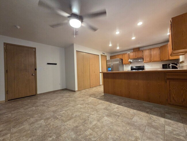 Building Photo - Charming Rambler in Gated Clearwood Community