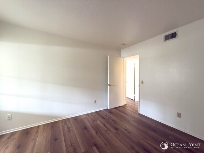Building Photo - Spacious 2 Bedroom Condo in Camarillo!