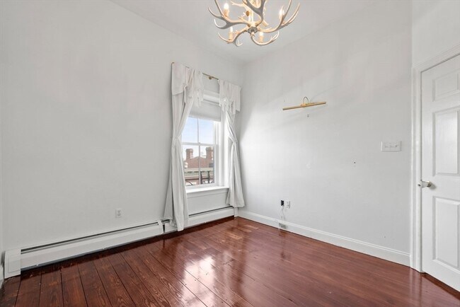 Building Photo - 54 Monument Ave