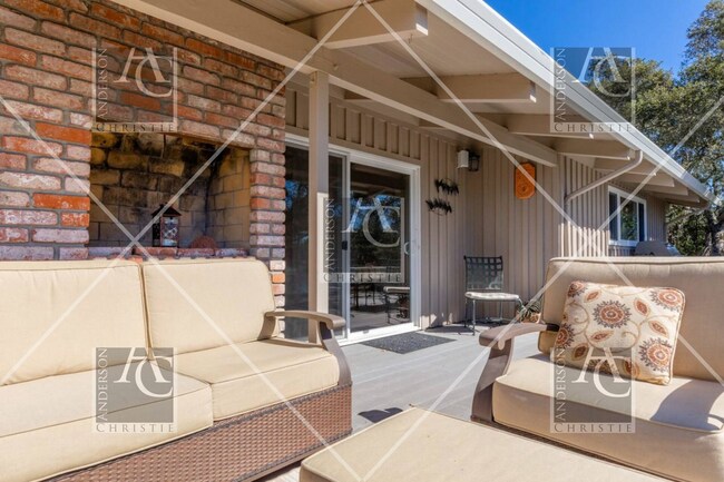 Building Photo - 4 bedroom 3 bath home in Scotts Valley