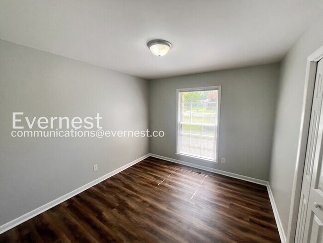 Building Photo - 4 Bed, 2.5 Bath Home with Fenced Yard / Pet-Friendly / Coming Soon!