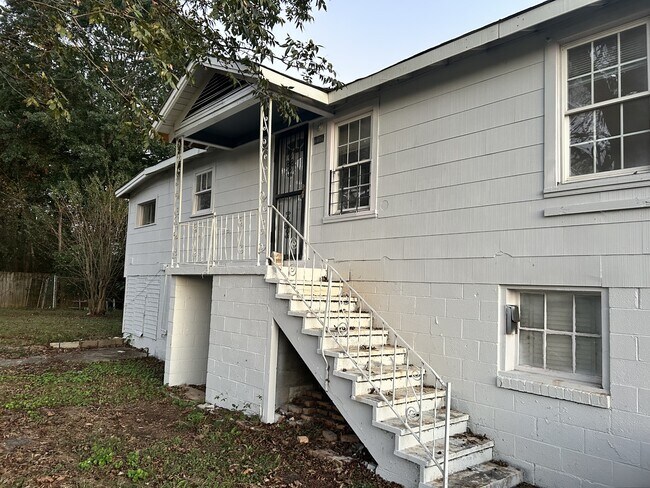 Building Photo - 5937 Malcolm Ave