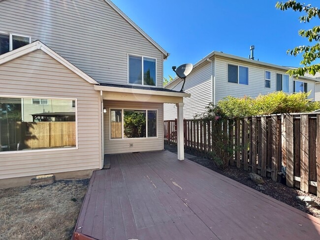 Building Photo - Gorgeous 4 Bed, 2.5 Bath House!
